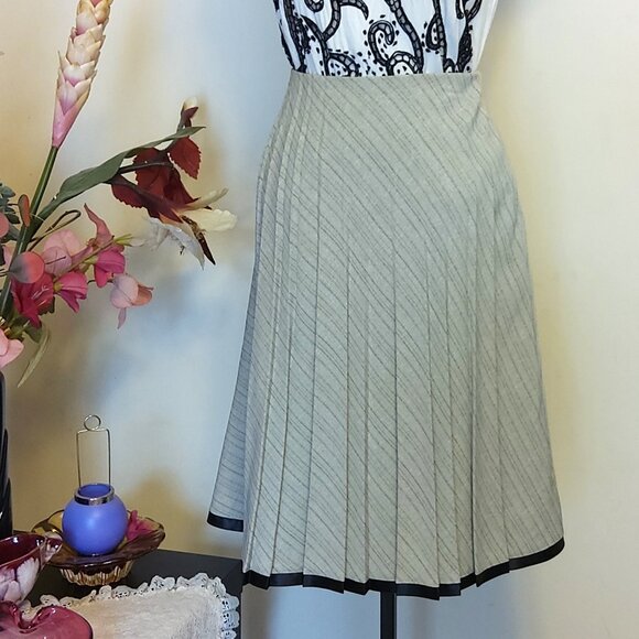 NWT SIMON CHANG Well Tailored High-quality Silver Gray Pleated Lined Midi Skirt - Picture 2 of 8